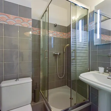 Appartamento 2-br Quiet Location Near The *